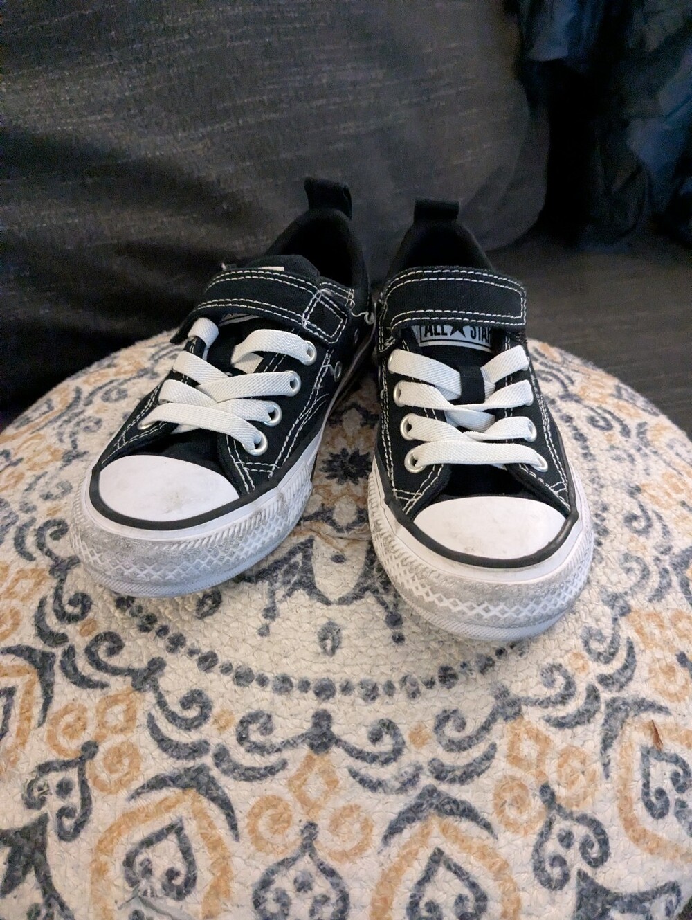 EUC kids Converse Lowtops